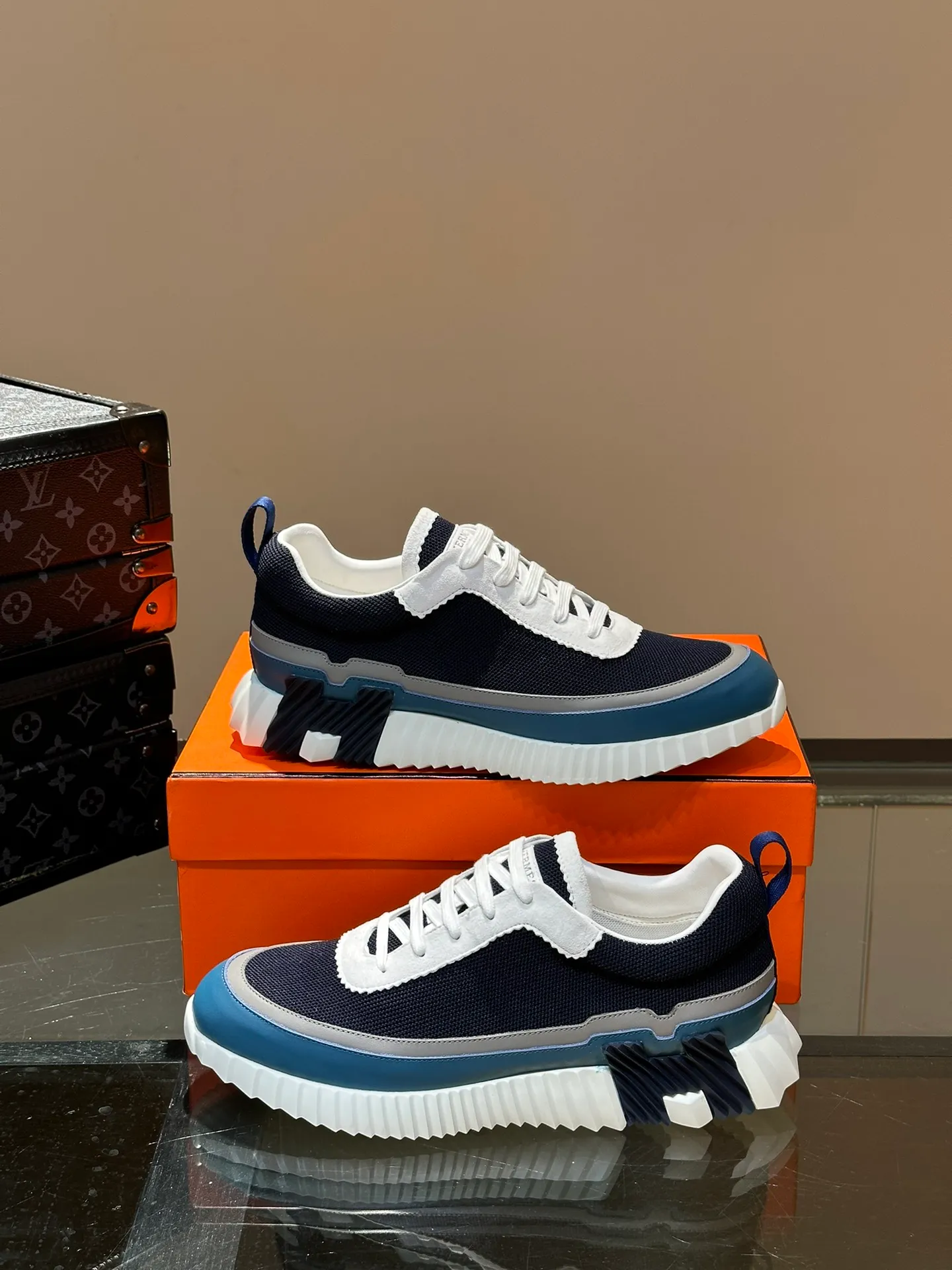 Men's shoes 💰p420 "hermes*" new men's casual sports shoes, the upper is made of cowhide leather and high-end mesh, imported materials, full of texture, the light sole is decorated with contrasting patterns, creating a versatile fashion style. Size: 38-44 (45.46 customized)